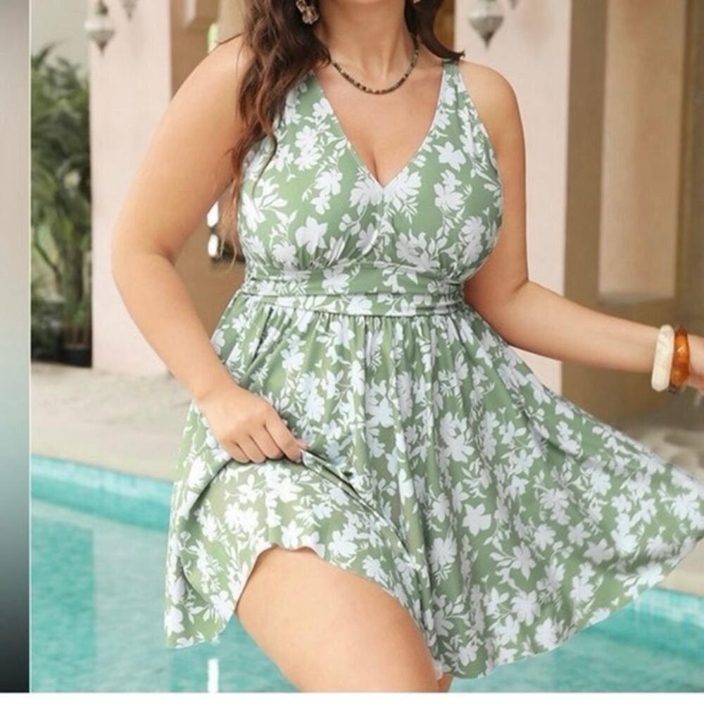 *NWT* BloomChic Swim Dress-Size 10